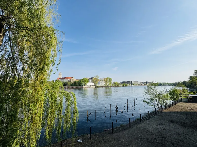 Wohnen mit Urlaubsfeeling – traumhafte 2 Zimmer Wohnung in Schöneweide! — photo 1